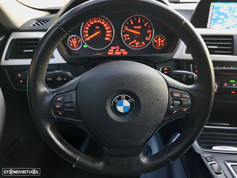 BMW 318 d Auto Line Sport - 23