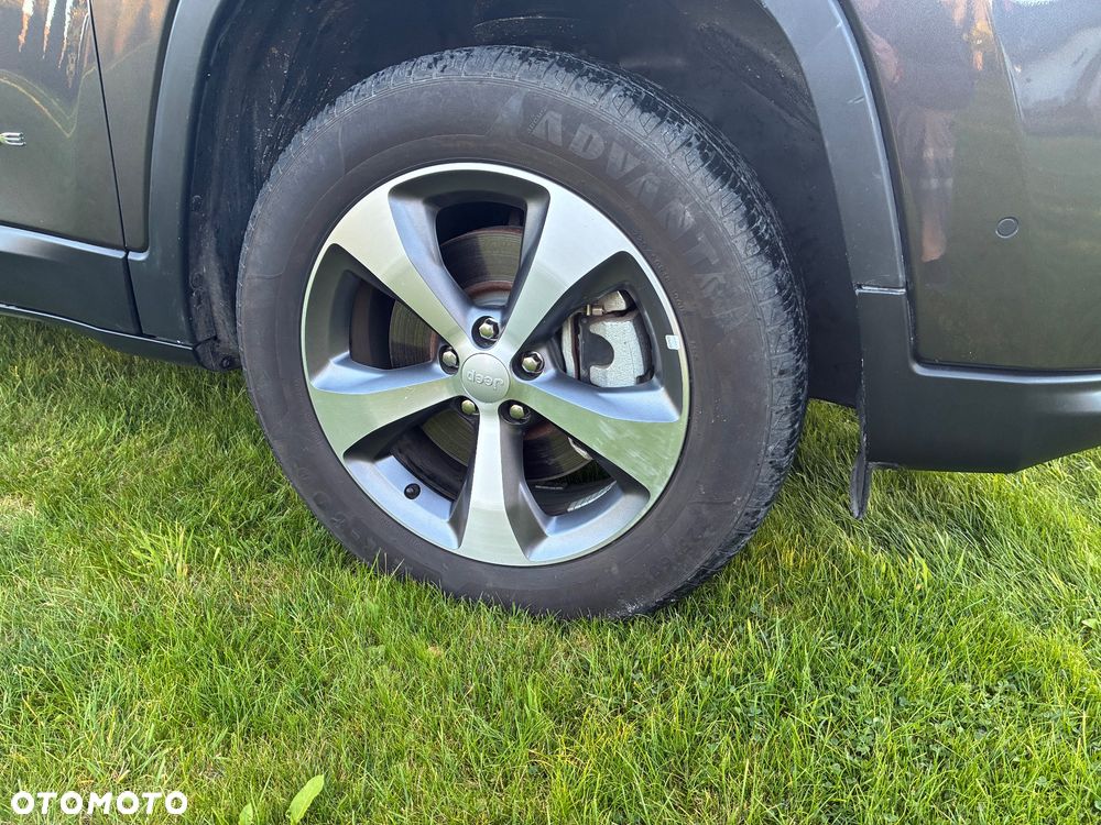 Jeep Cherokee - 19
