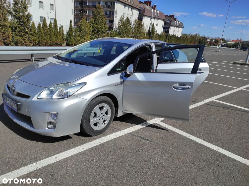 Toyota Prius (Hybrid) - 7