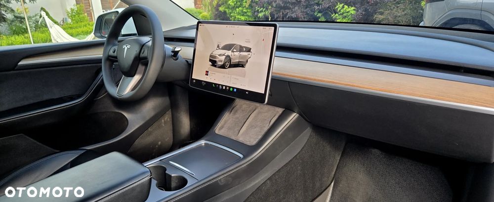 Tesla Model Y Long Range Dual Motor AWD - 13