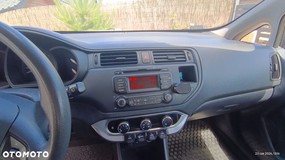 Kia Rio 1.2 M - 8