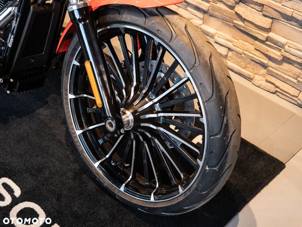 Harley-Davidson Softail Breakout - 15