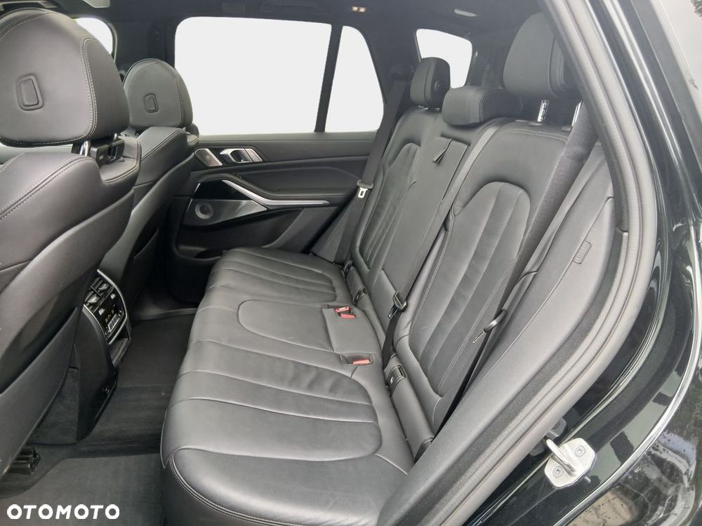 BMW X5 xDrive40d mHEV - 33