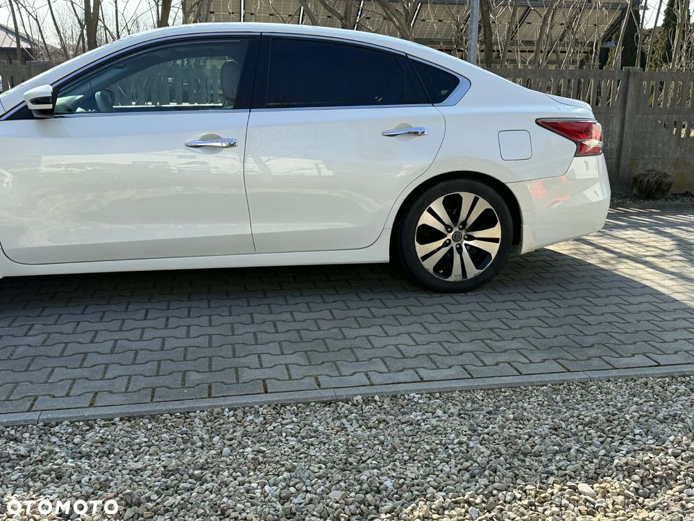 Nissan Altima - 7