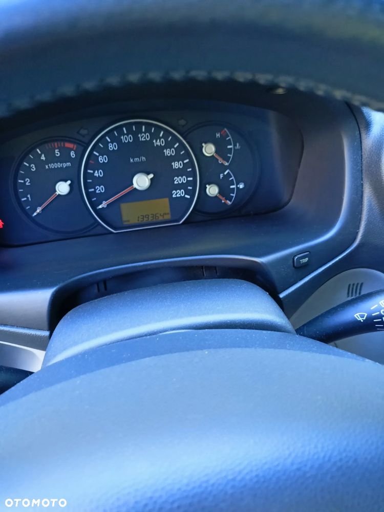 Kia Carens 2008 photo 2