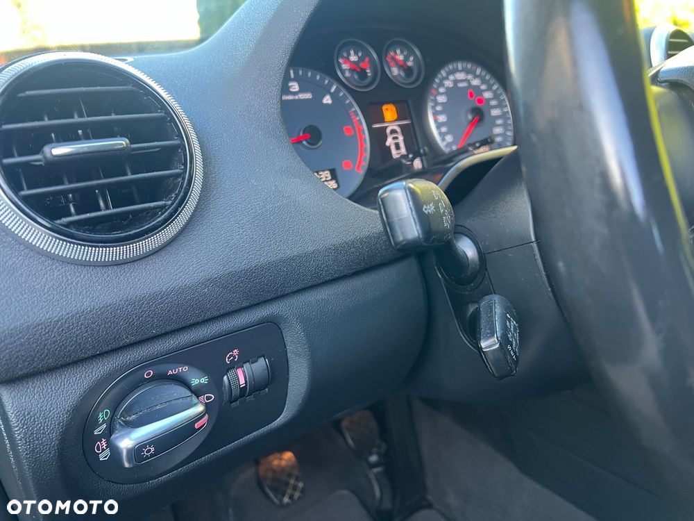 Audi A3 Sportback 1.6 TDI DPF S line Sportpaket - 22