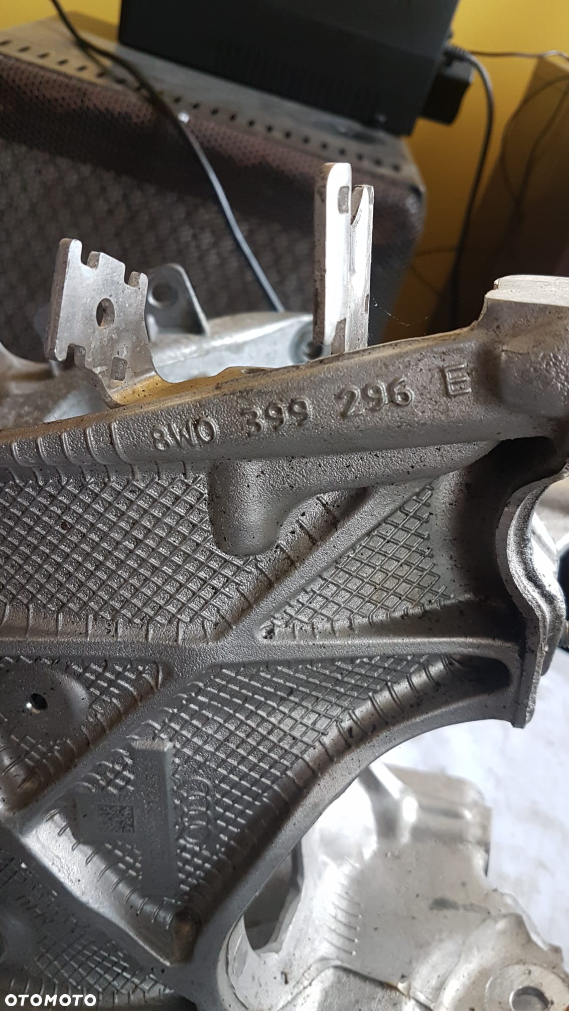 Łapy wspornika AUDI A4 B9 8W0399296E - 4