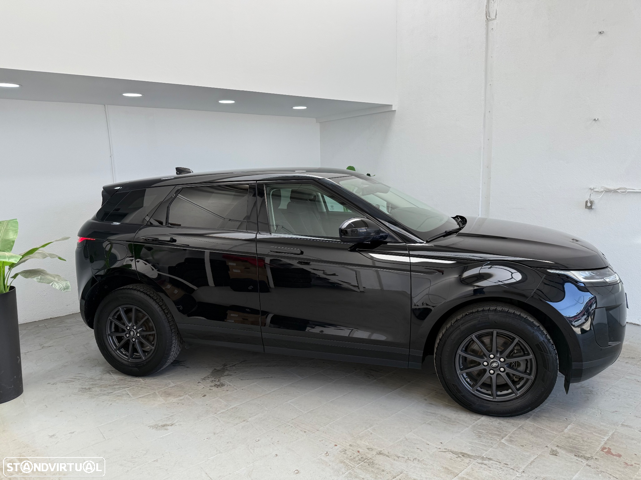 Land Rover Range Rover Evoque 2.0 D150 R-Dynamic - 2