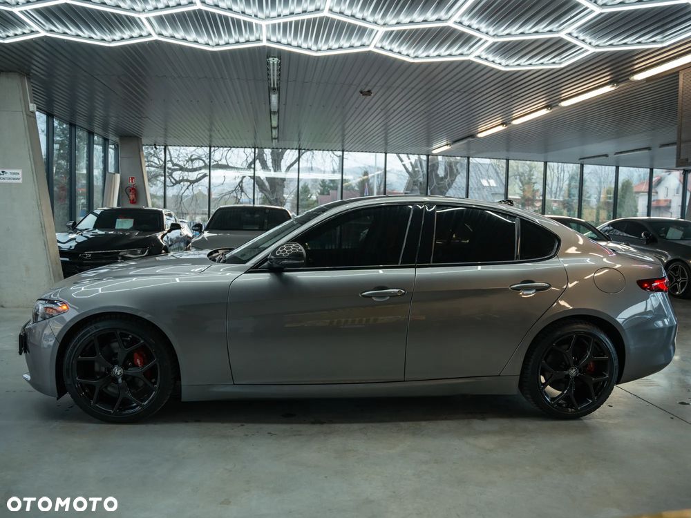 Alfa Romeo Giulia - 5