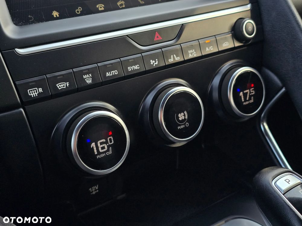 Jaguar E-Pace P200 AWD R-Dynamic - 31