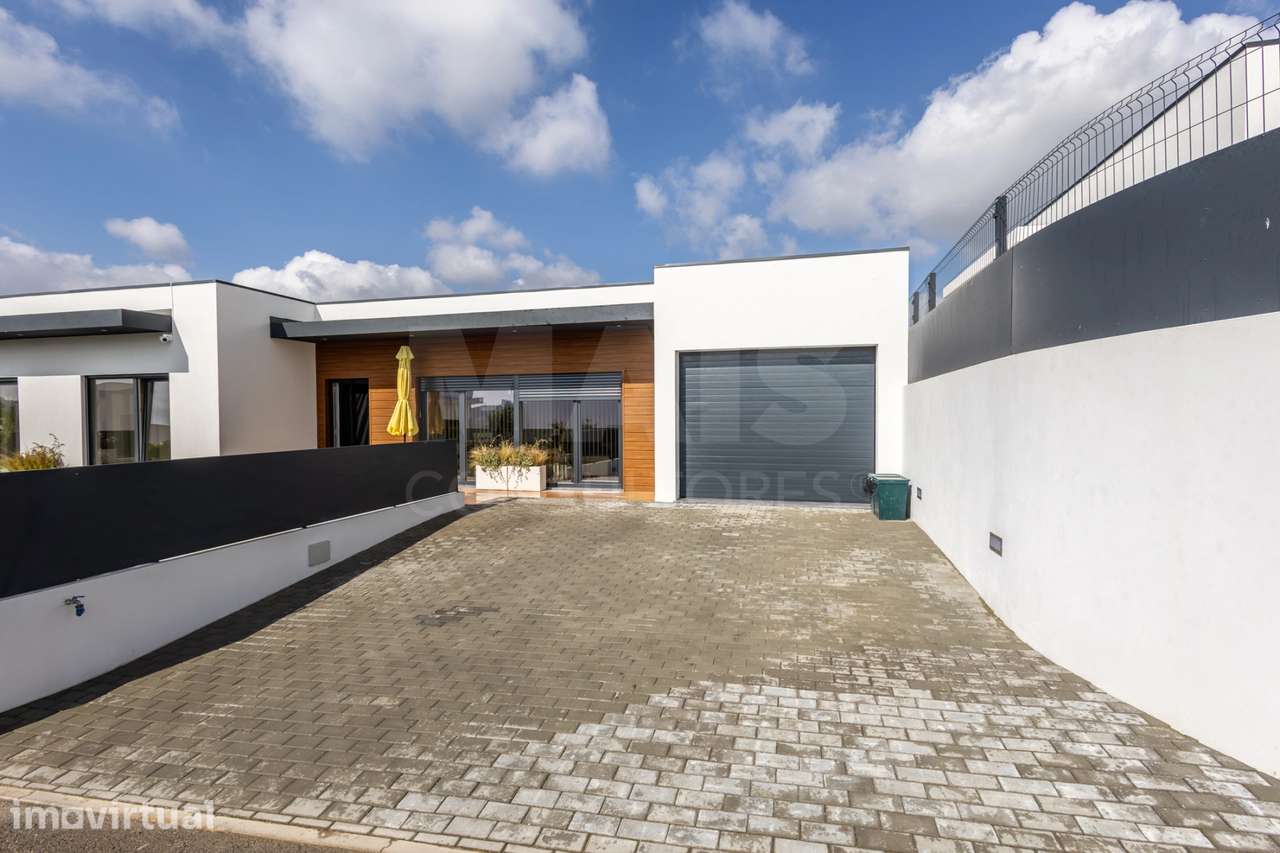 Moradia T3 térrea de Arquitectura Contemporânea - Grande imagem: 4/37