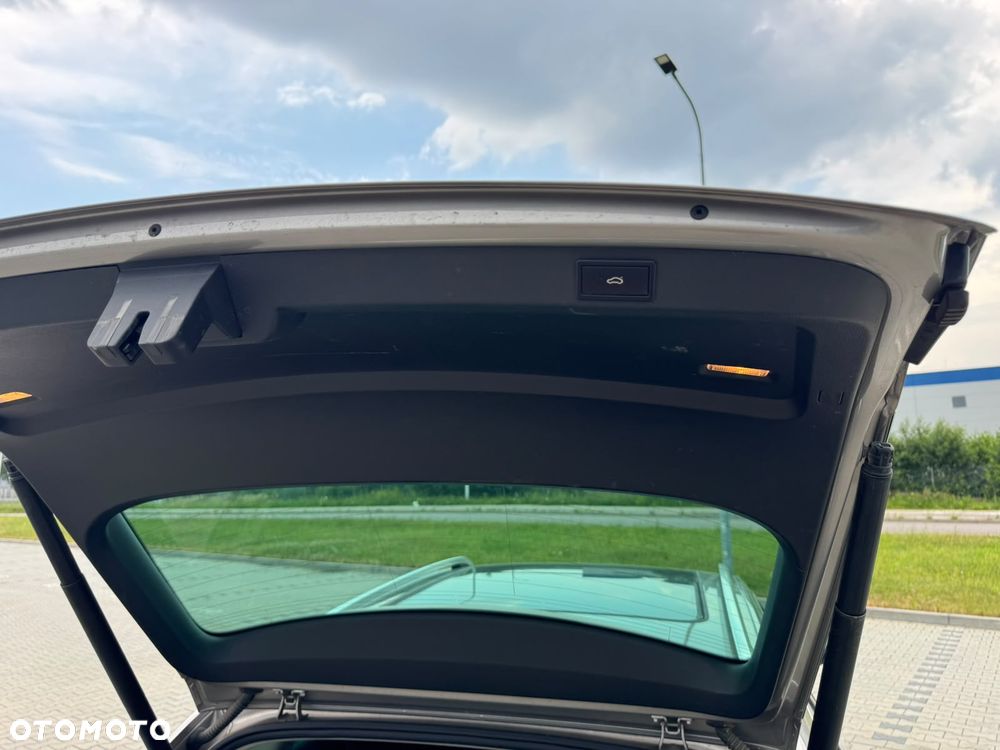 Skoda Superb 2.0 TDI 4x4 L&K DSG - 8