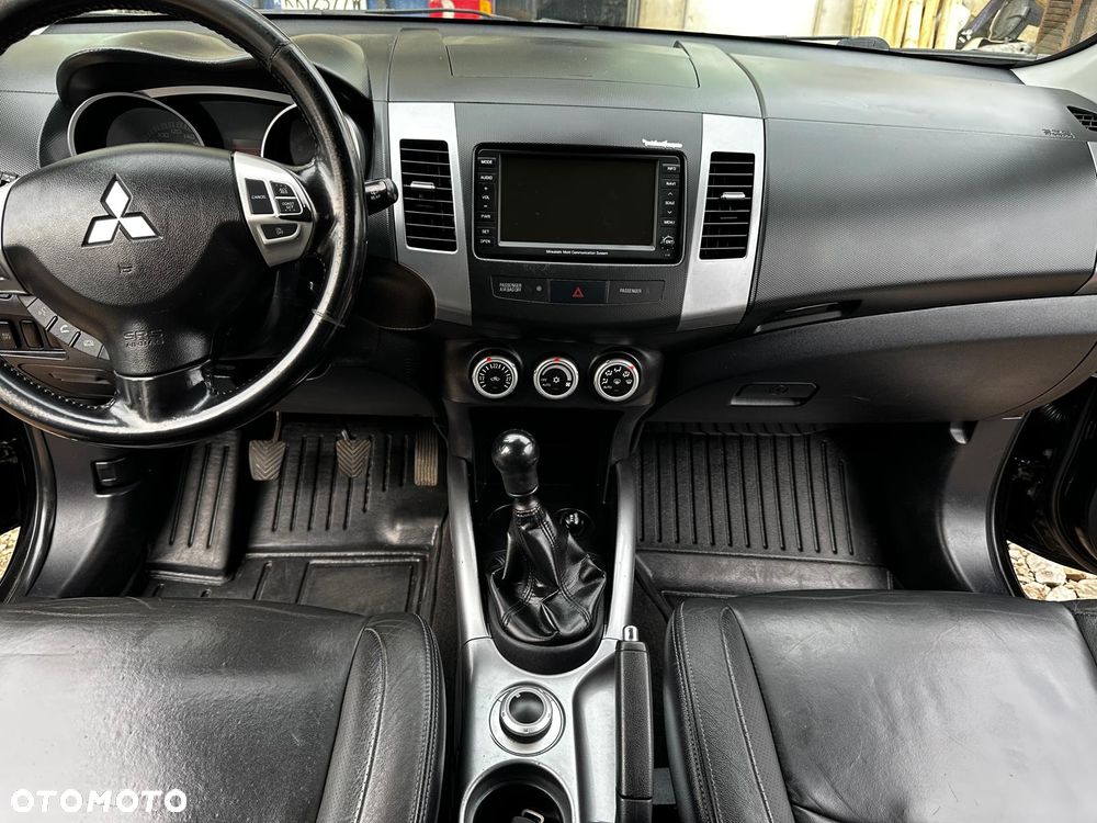 Mitsubishi Outlander 2.0 DID Instyle NAVI - 22