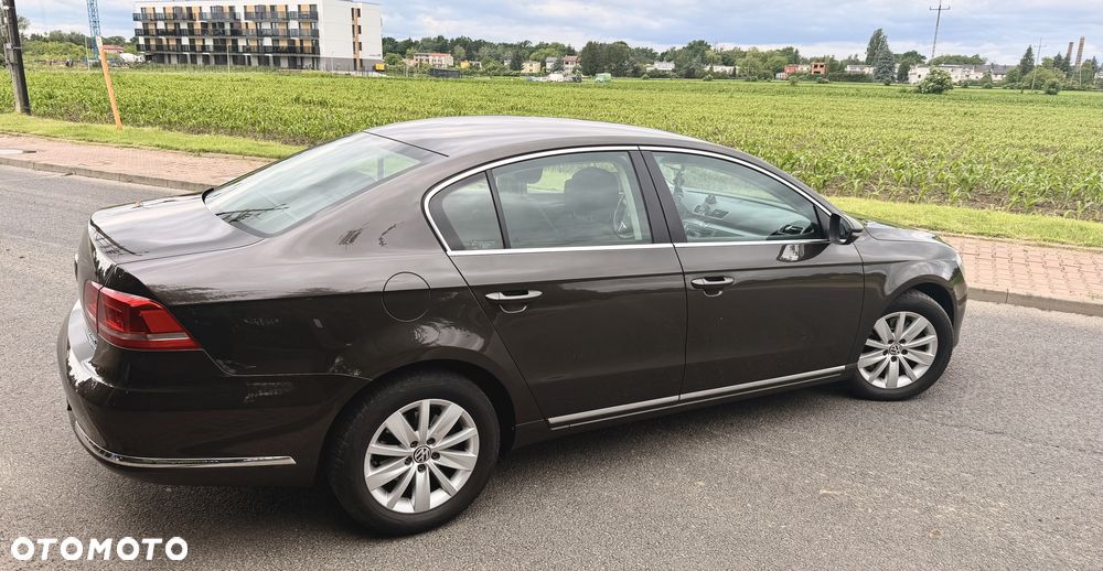 Volkswagen Passat 2.0 TDI Comfortline - 6