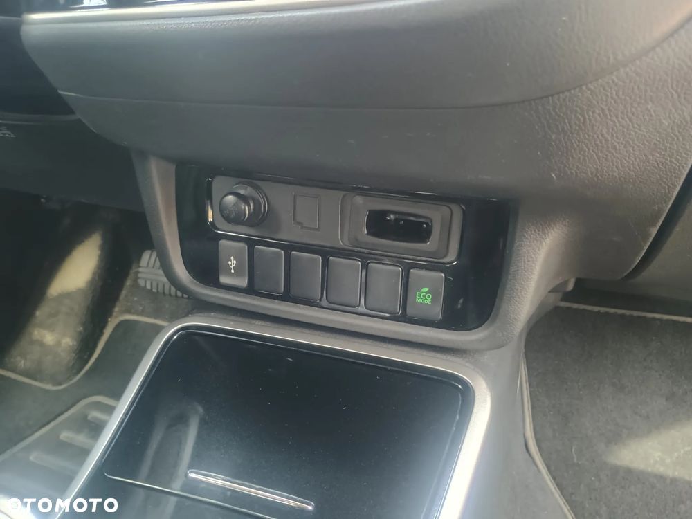 Mitsubishi Outlander - 18