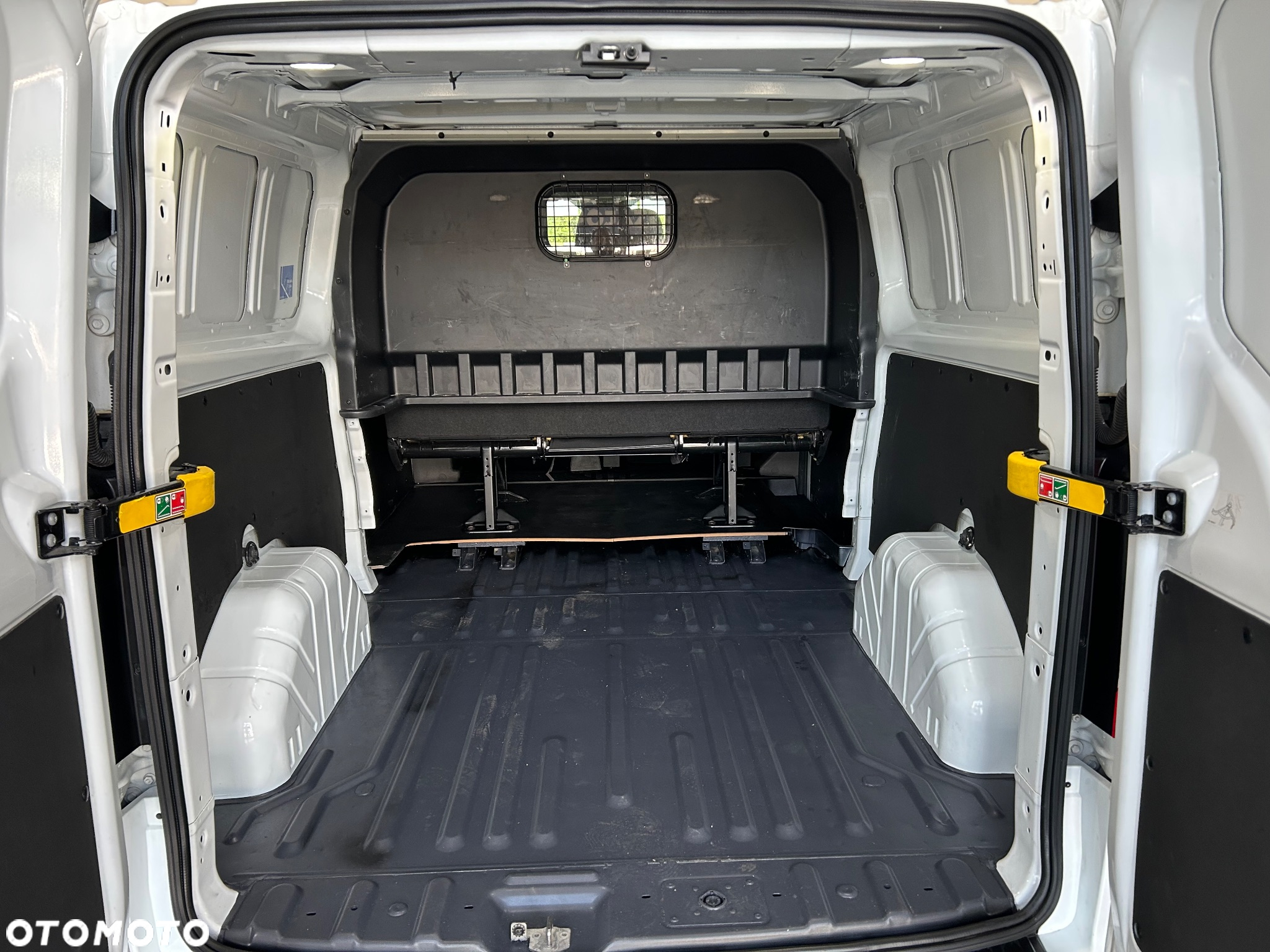 Ford Transit Custom 320 L1H2 VA Trend Nugget - 21