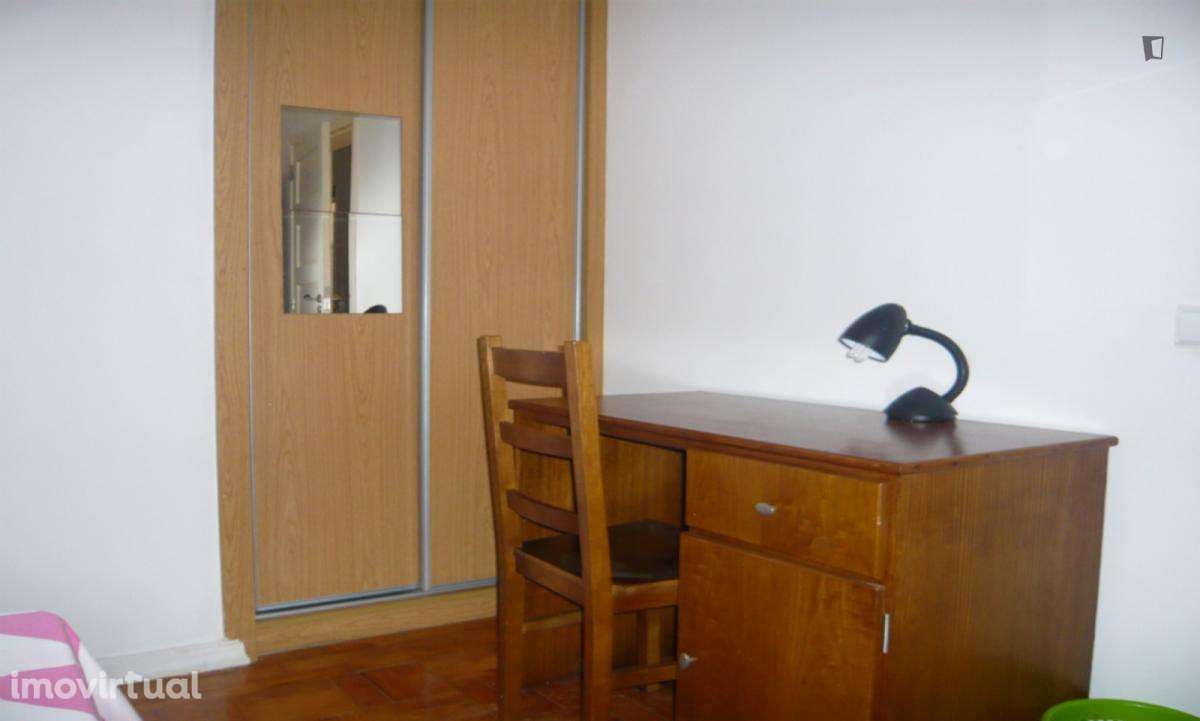 Quarto - localizado em Montes Claros Coimbra - Grande imagem: 4/16