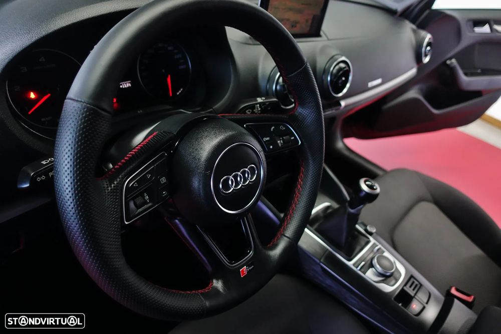 Audi A3 Limousine 30 TDI S-line - 35