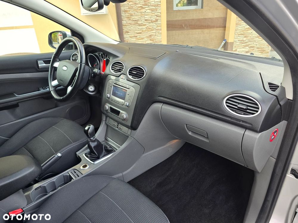 Ford Focus 1.8 Titanium - 25