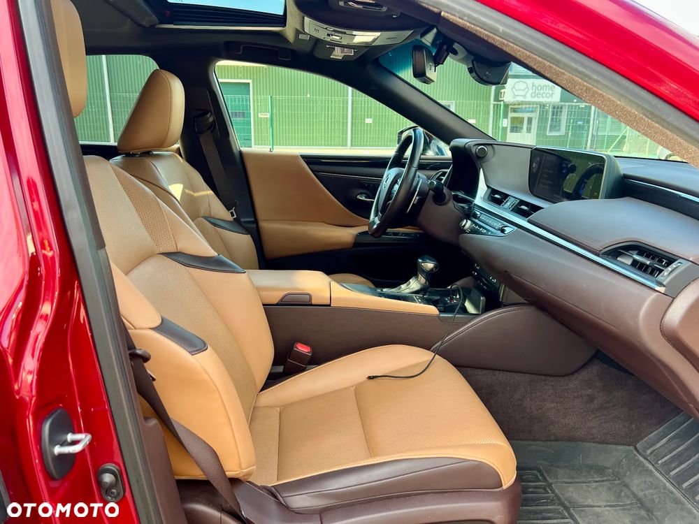 Lexus ES 300h F Sport - 26