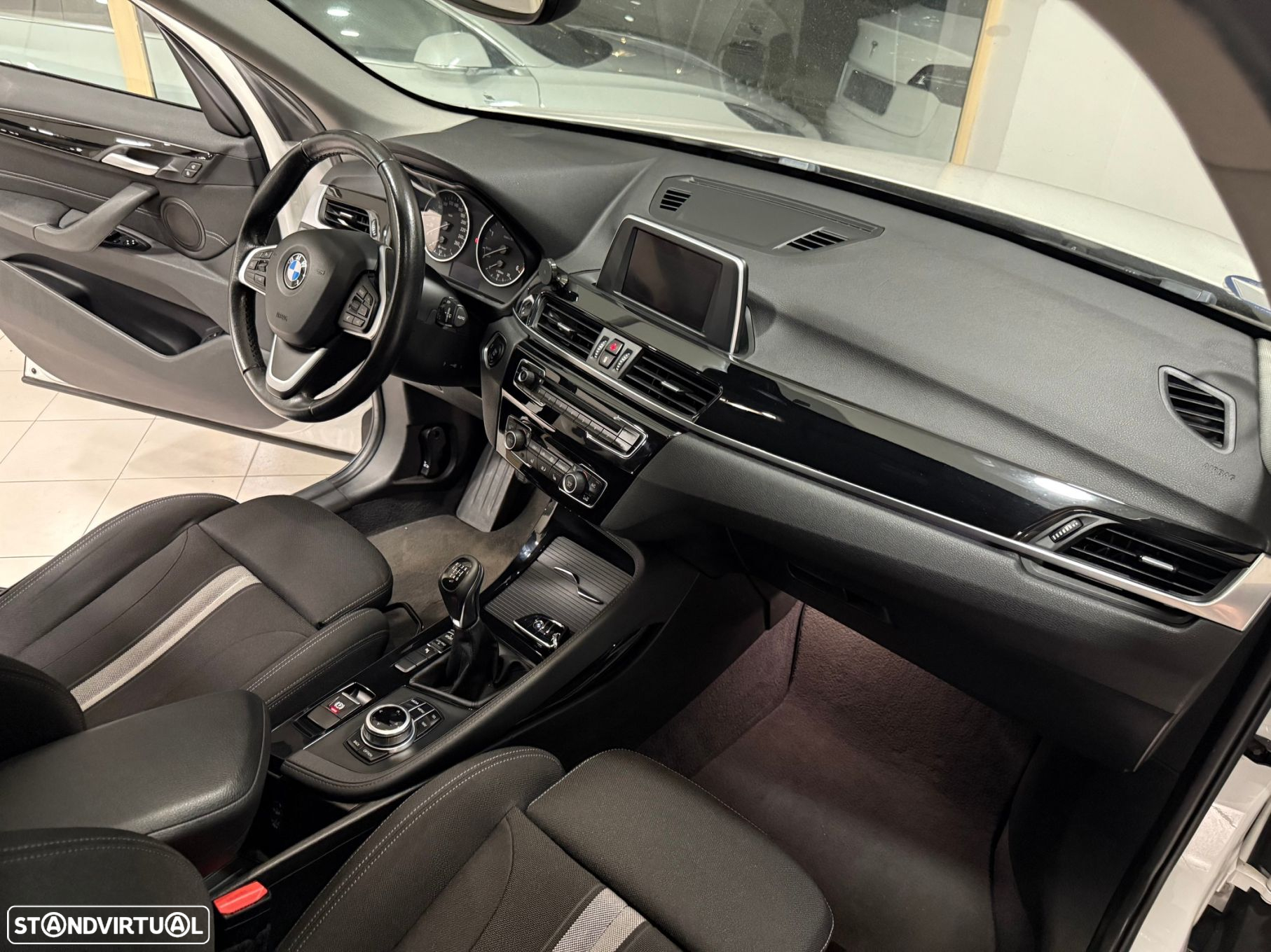 BMW X1 18 d sDrive Line Sport - 40