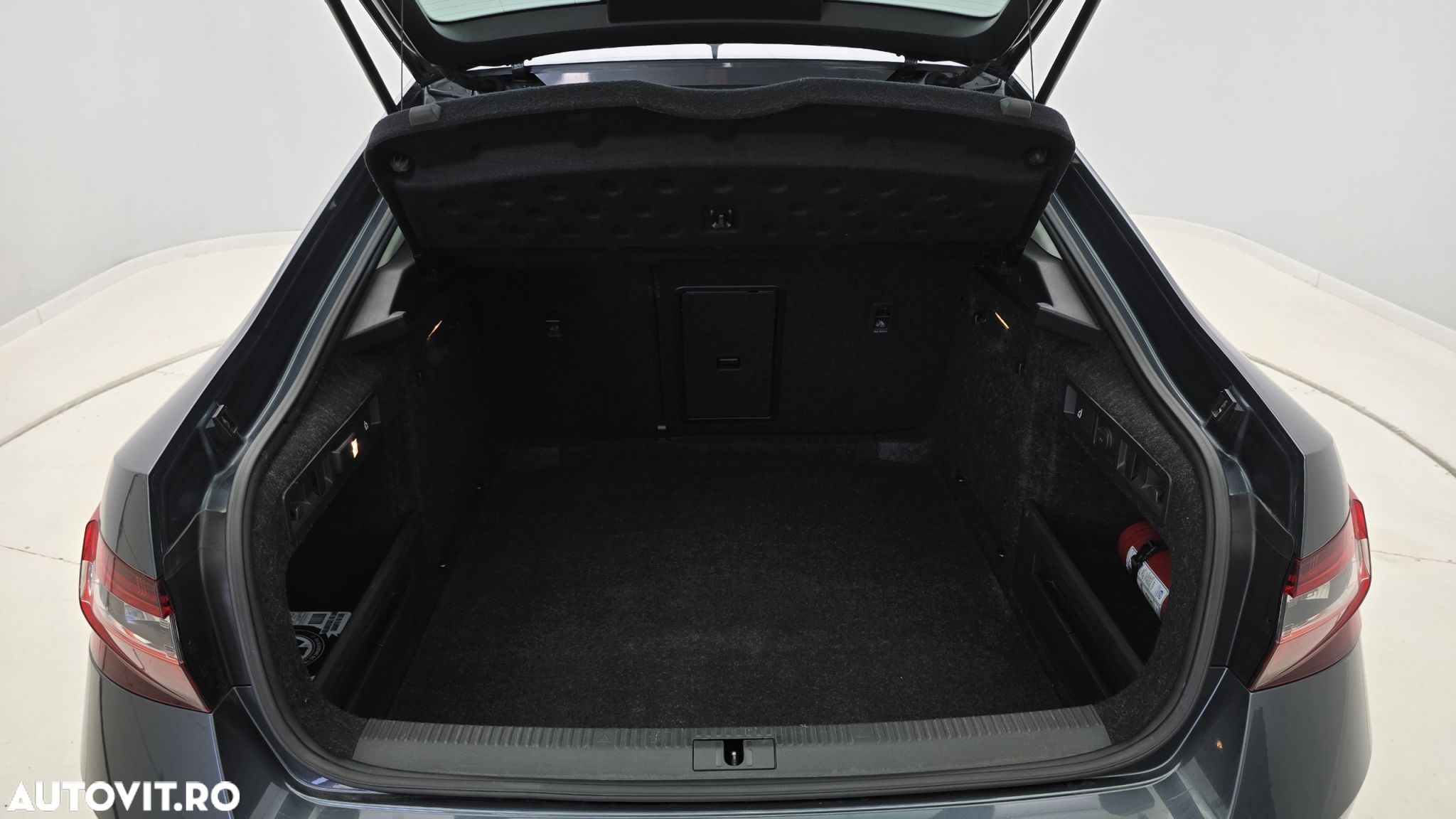 Skoda Superb 2.0 TDI DSG Ambition - 25