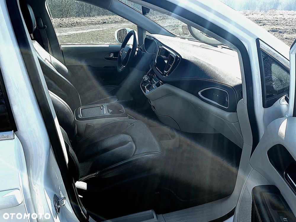 Chrysler Pacifica - 10