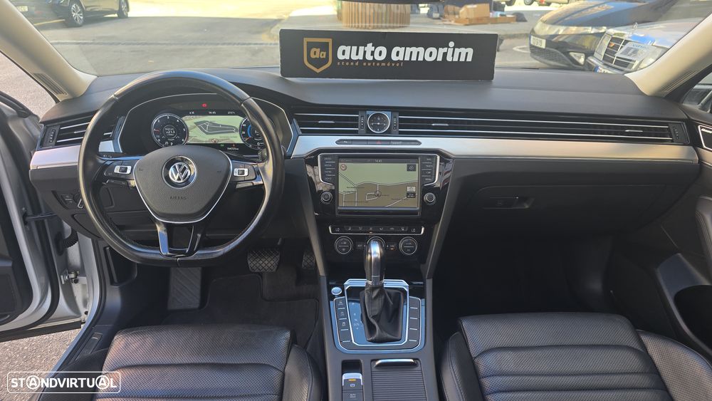 VW Passat Variant 2.0 TDI Highline DSG 4Motion - 24