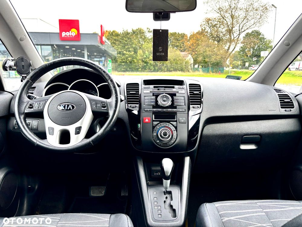 Kia Venga 1.6 L - 10