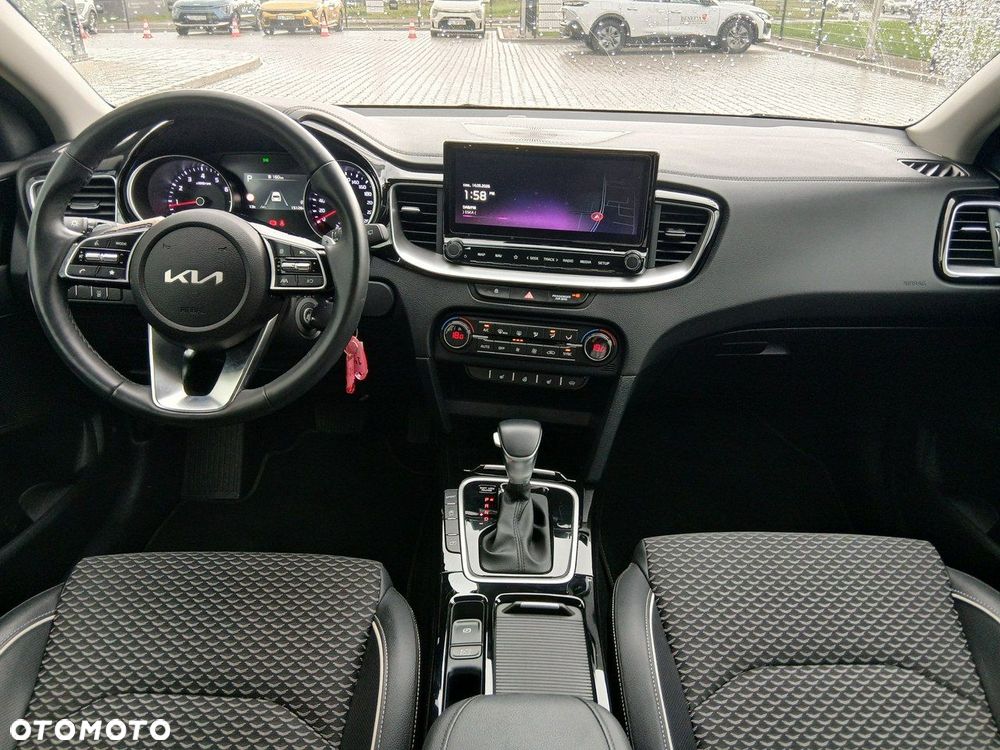 Kia Ceed - 10