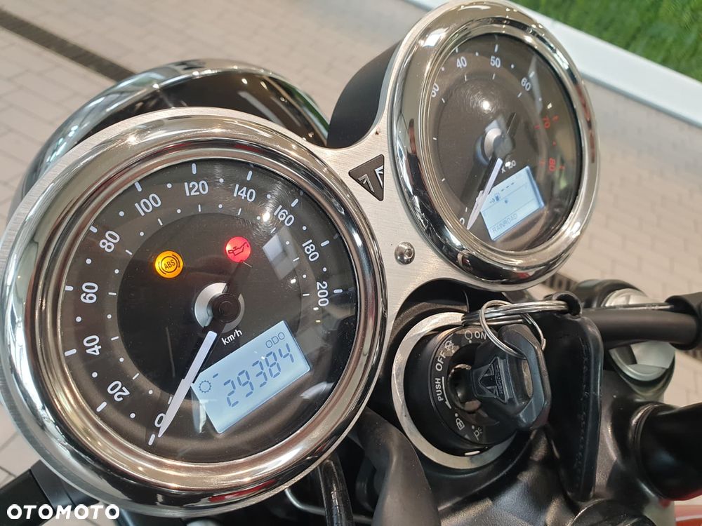 Triumph Bonneville - 23