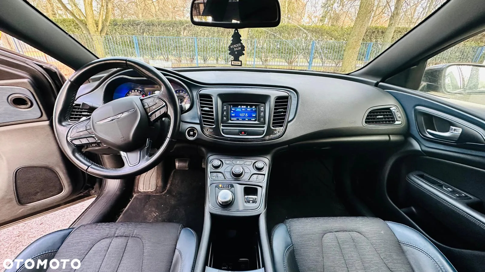 Chrysler 200 - 8