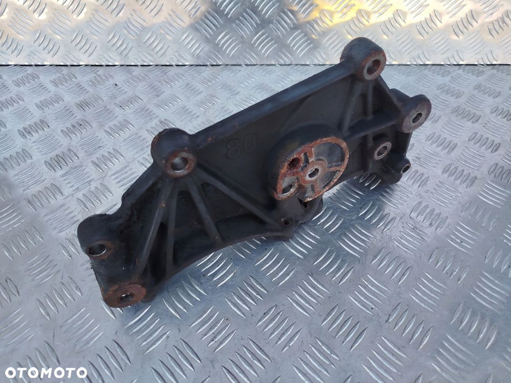 WSPORNIK PODSTAWA ALTERNATORA SCANIA NTG 1900380 - 6