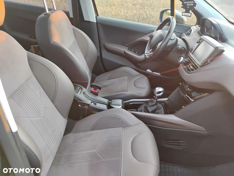 Peugeot 2008 1.6 e-HDi Allure S&S - 9