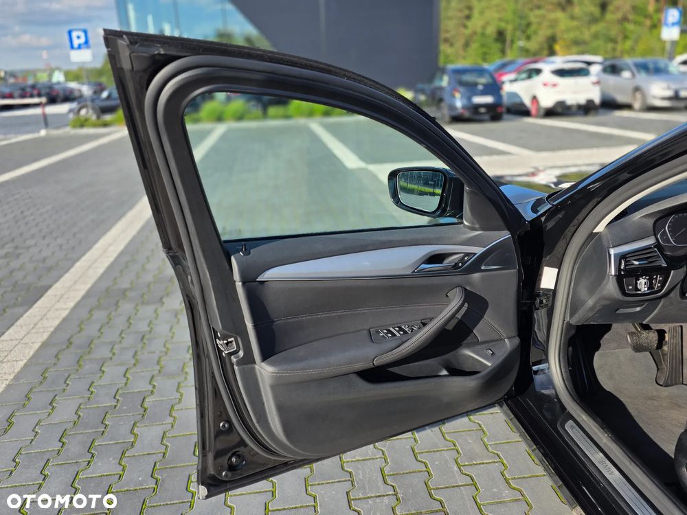BMW Seria 5 520i GPF M Sport sport - 23