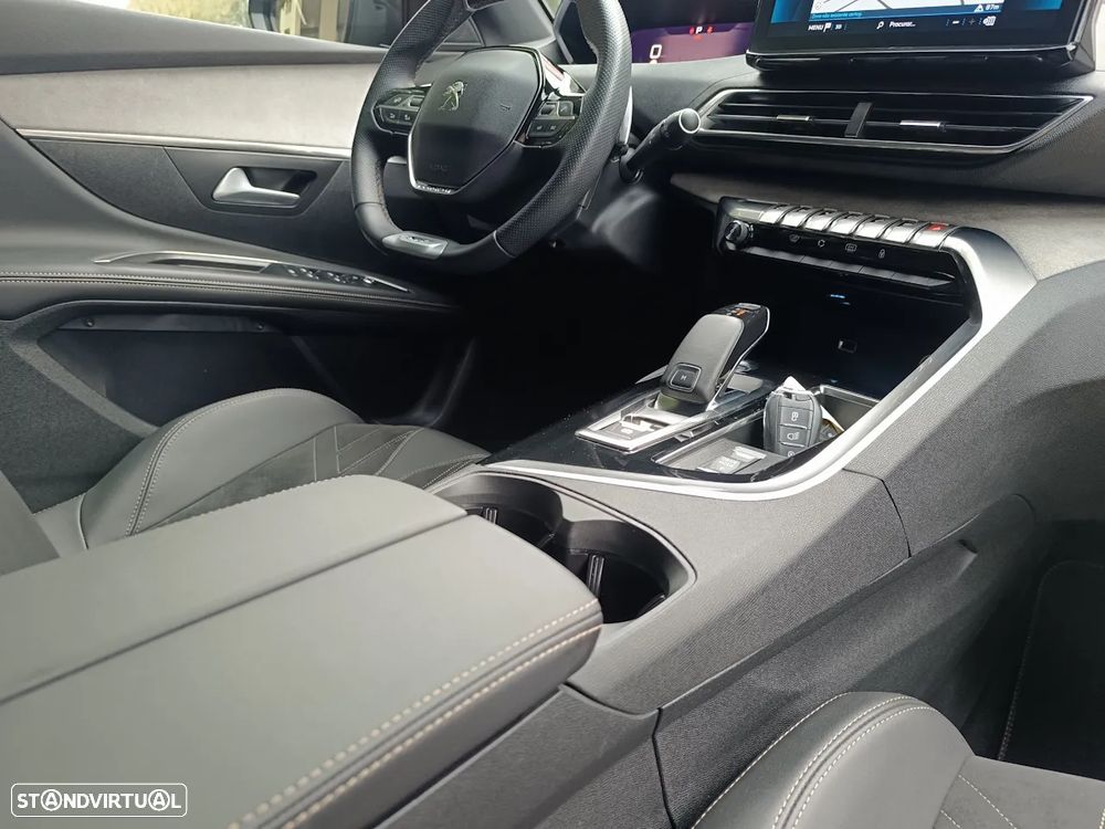 Peugeot 5008 PureTech 130 EAT8 Stop & Start GT - 24