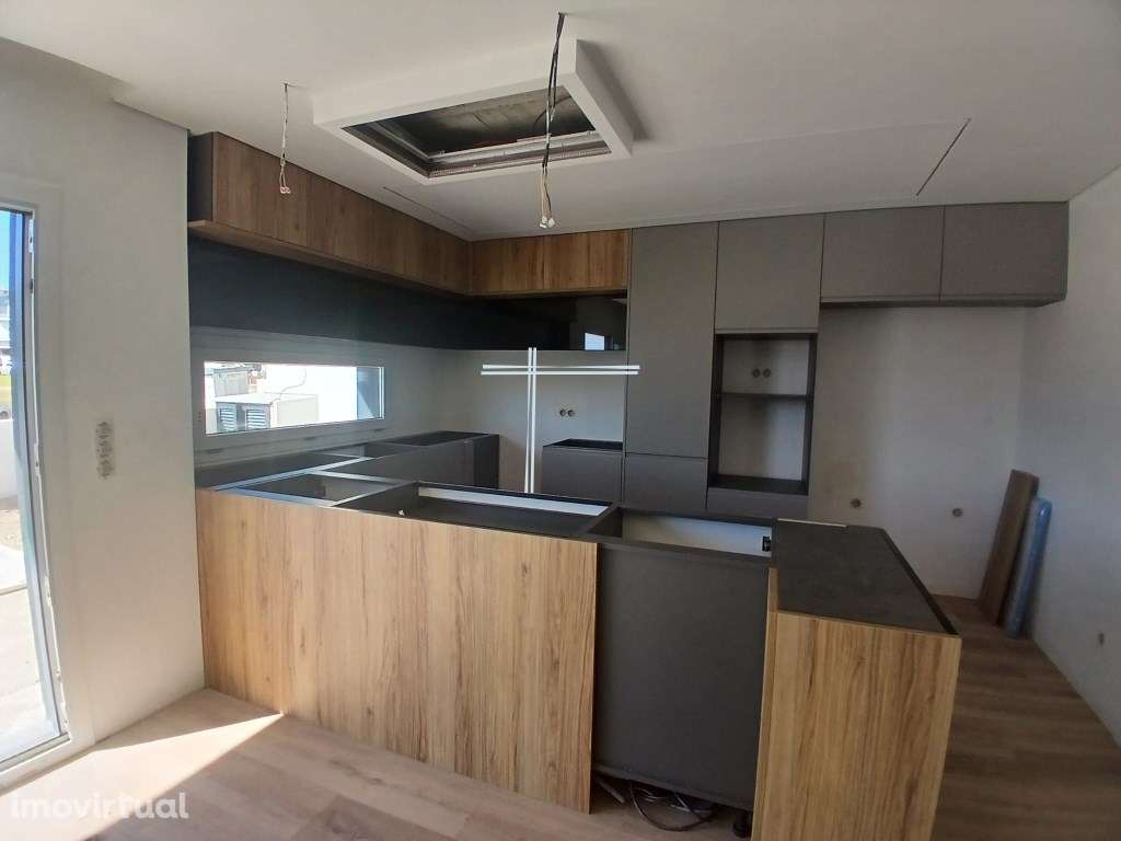 Moradia isolada T4, arquitetura contemporânea com garagem e piscina... - Grande imagem: 5/24