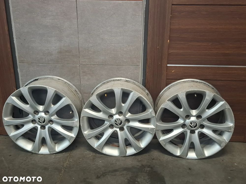 Felgi aluminiowe 17 cali Skoda  Superb 2014 nr 3T0601025D - 1