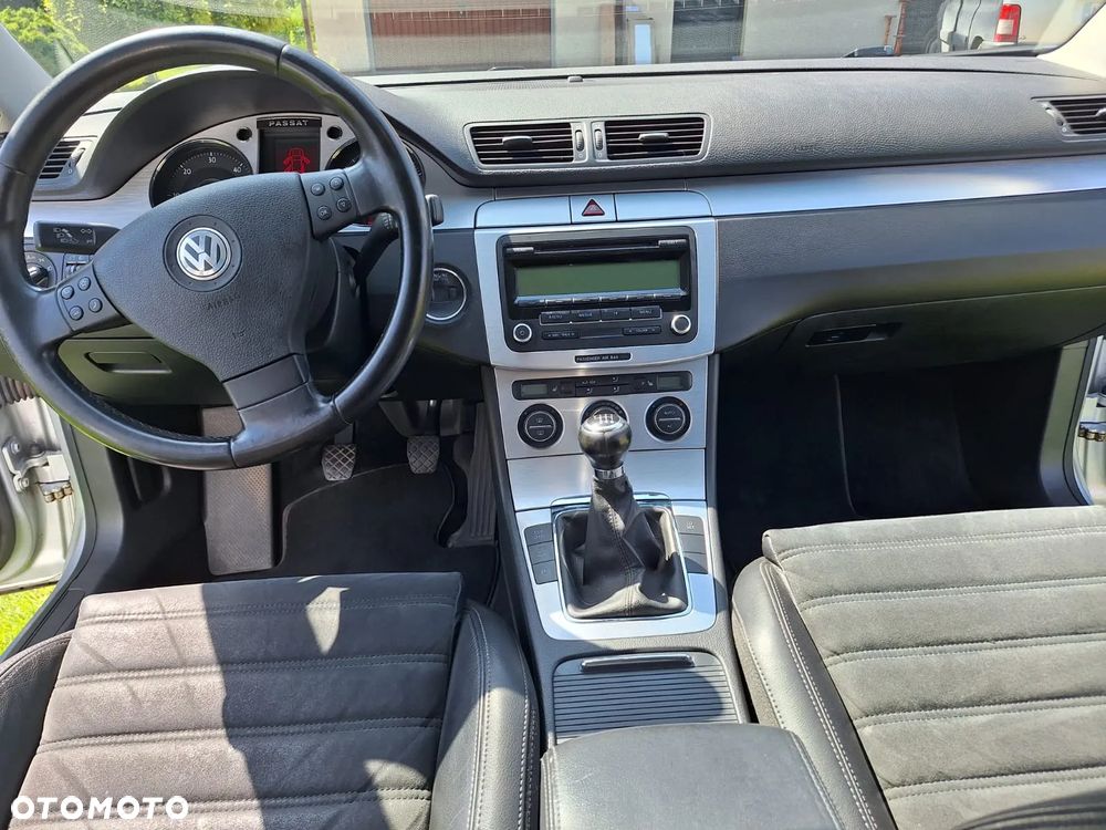 Volkswagen Passat 2.0 TDI Highline - 12