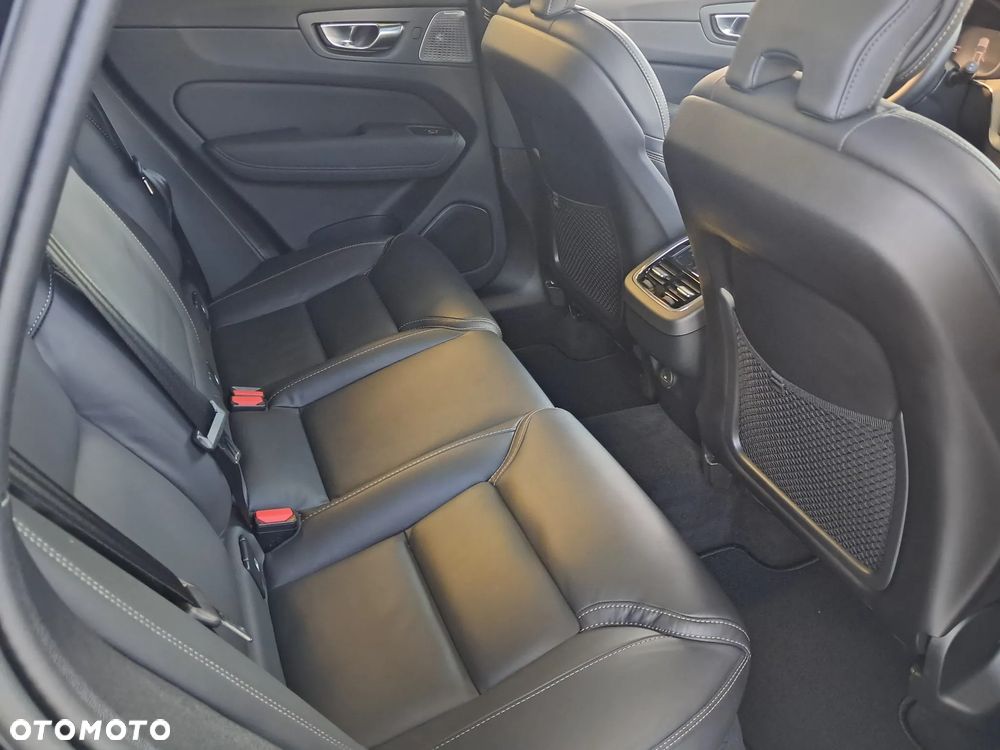 Volvo XC 60 B5 B AWD Ultra Black Edition - 16