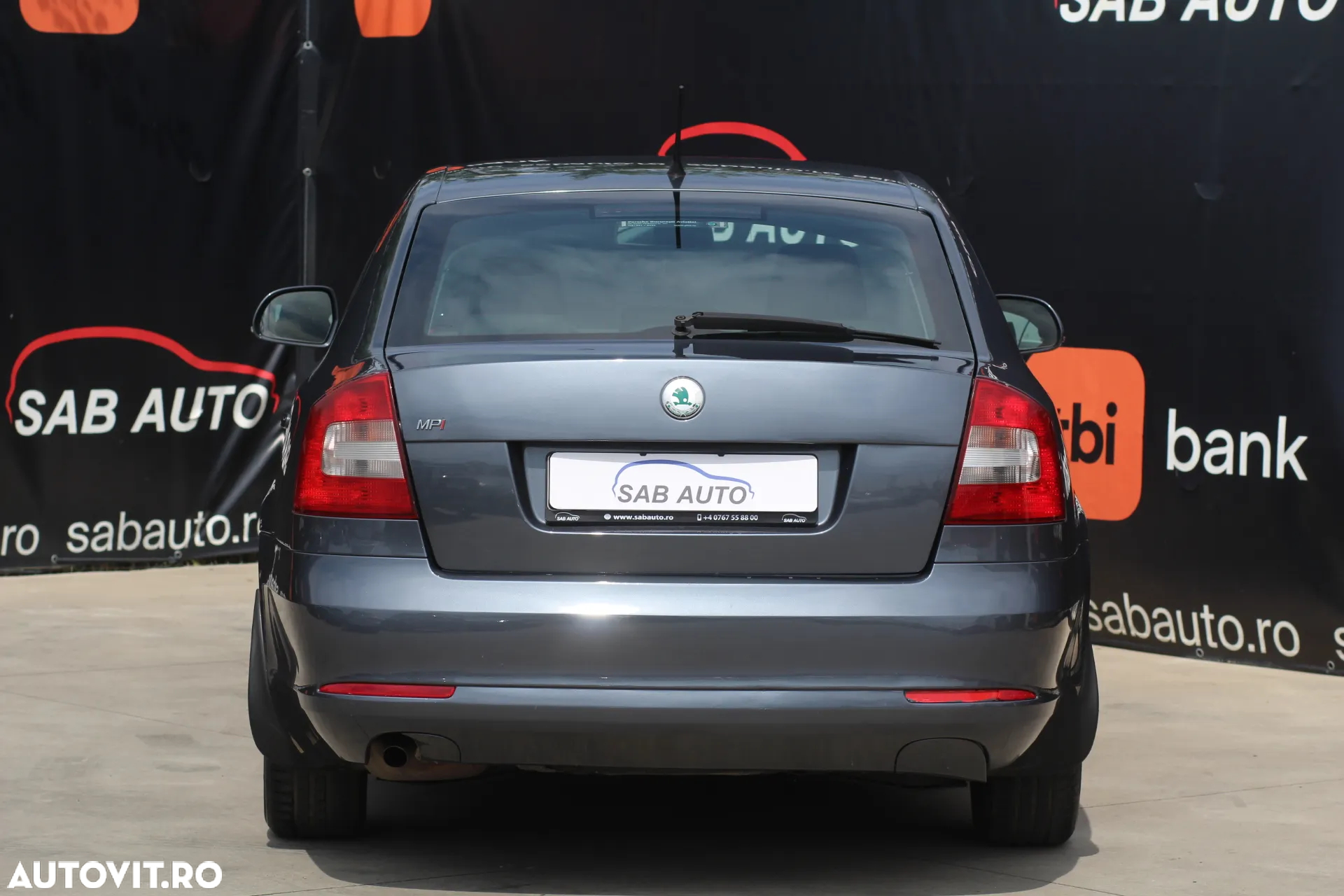 Skoda Octavia 1.6 Ambiente - 11