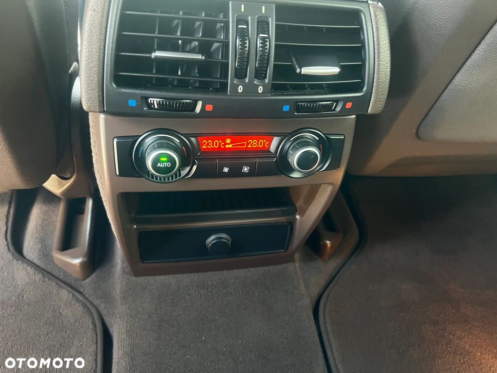 BMW X5 xDrive35d - 32