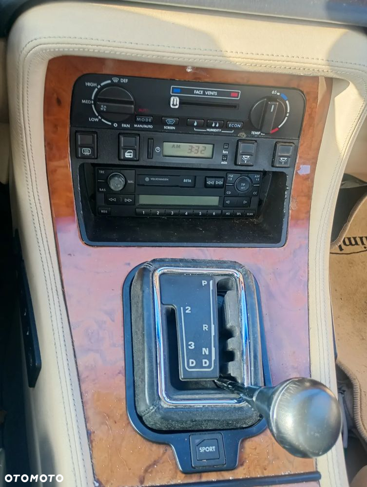 Jaguar XJ - 16