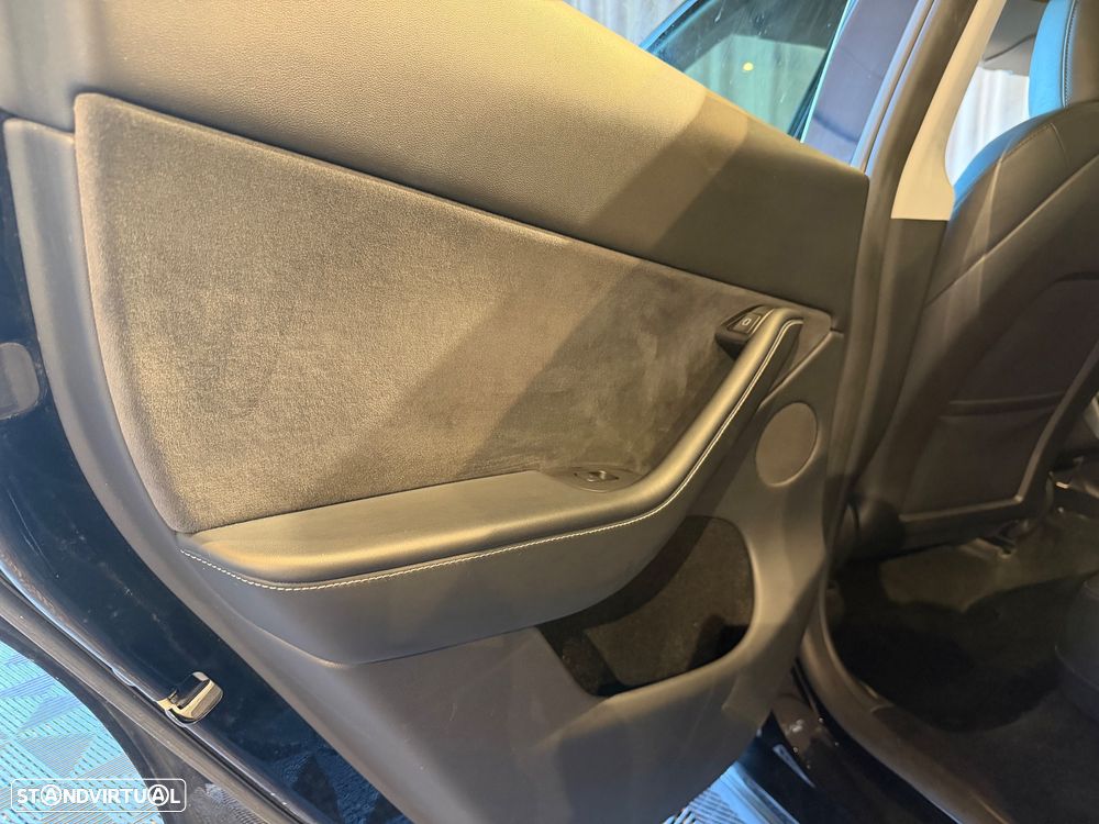 Tesla Model Y Performance Dual Motor AWD - 30