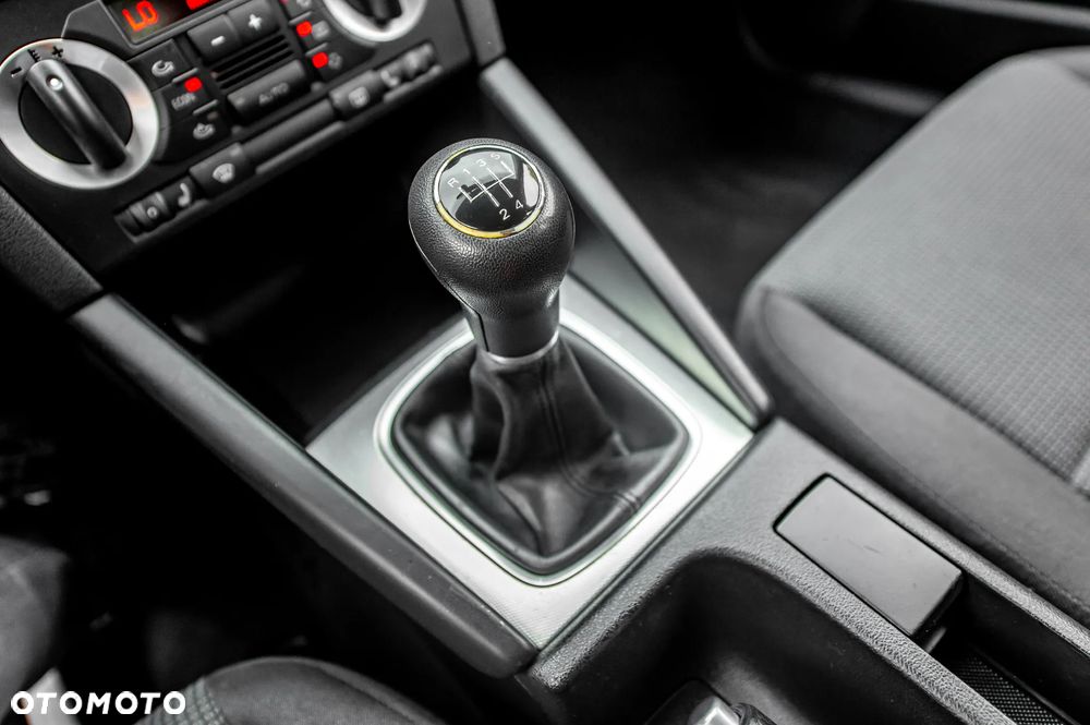 Audi A3 Sportback 1.6 Ambiente - 33