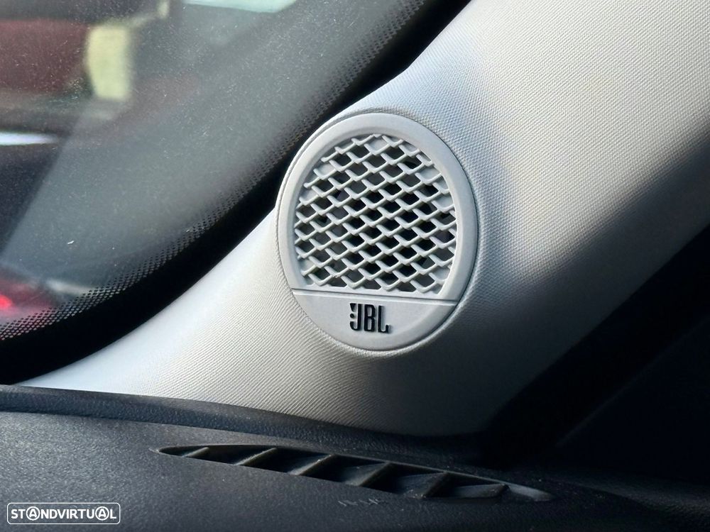 Jeep Avenger 1.2 e-Hybrid Longitude DCT - 19
