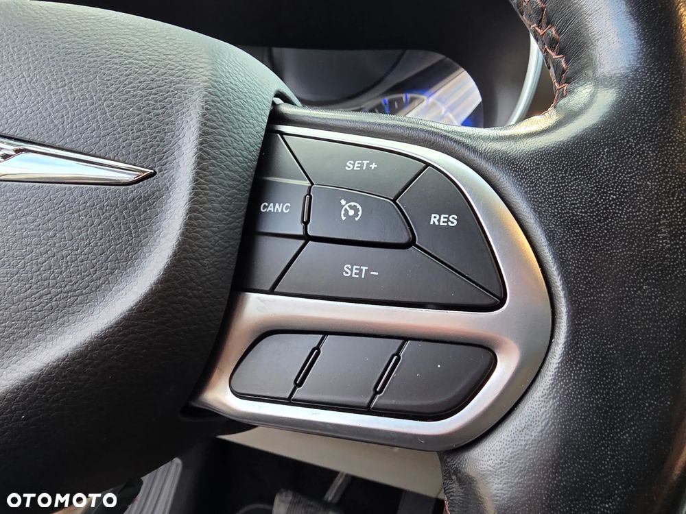Chrysler Pacifica - 29