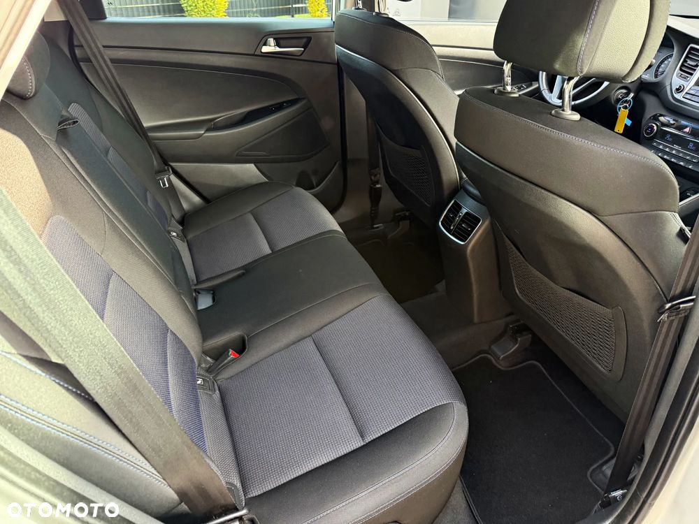 Hyundai Tucson blue 1.7 CRDi 2WD Style - 24