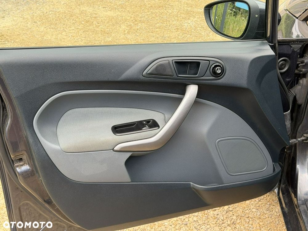 Ford Fiesta - 10
