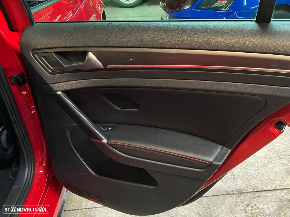 VW Golf 2.0 TSI GTI DSG Performance - 24